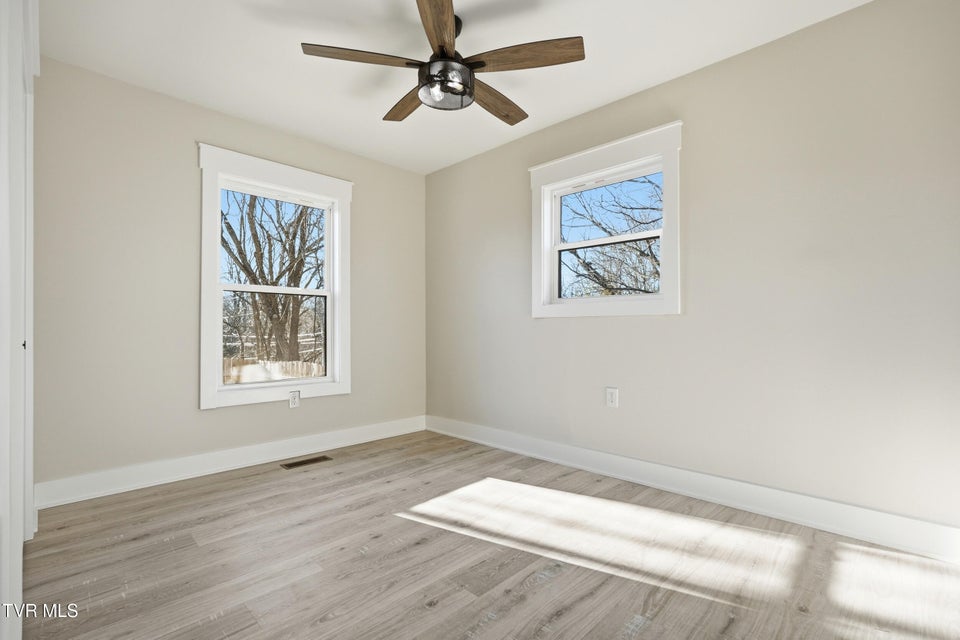 Photo #34: 400 Cherokee Street