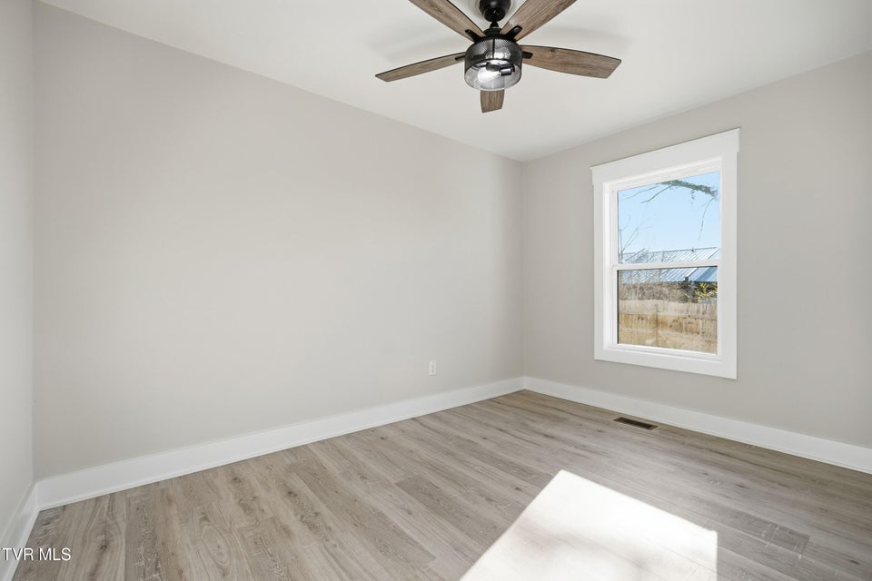 Photo #37: 400 Cherokee Street