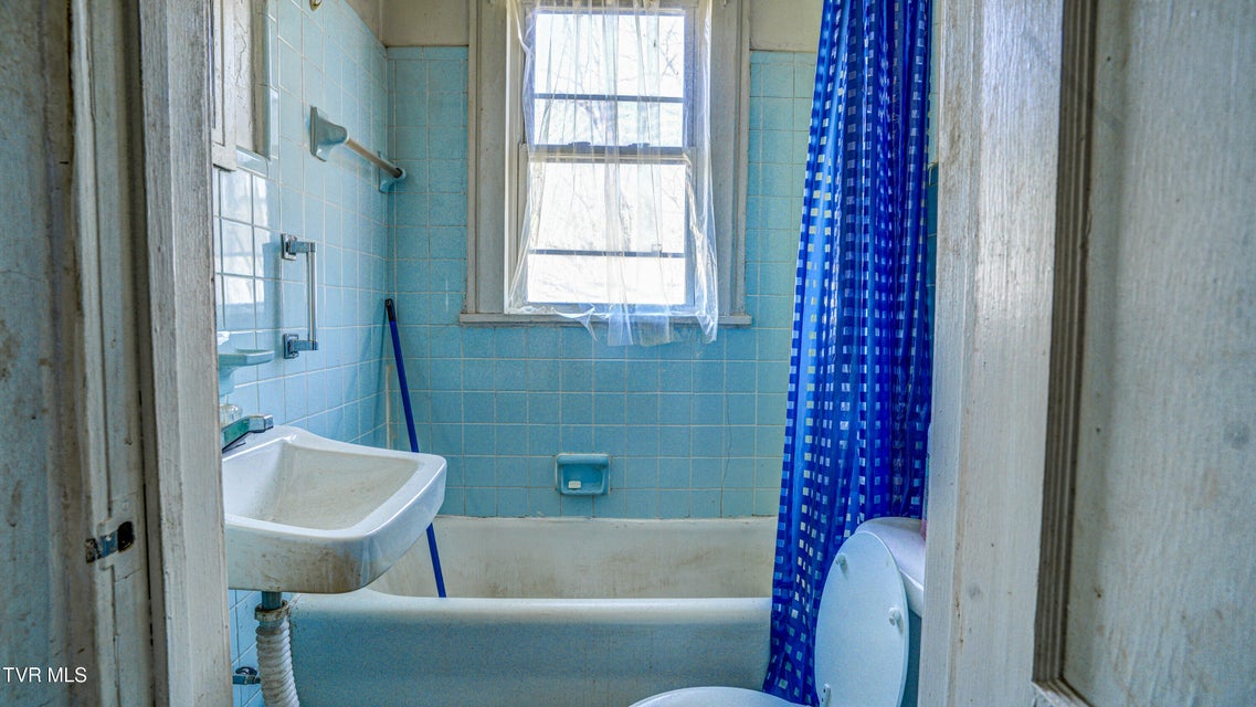 Photo #28: 985 Old Abingdon Highway