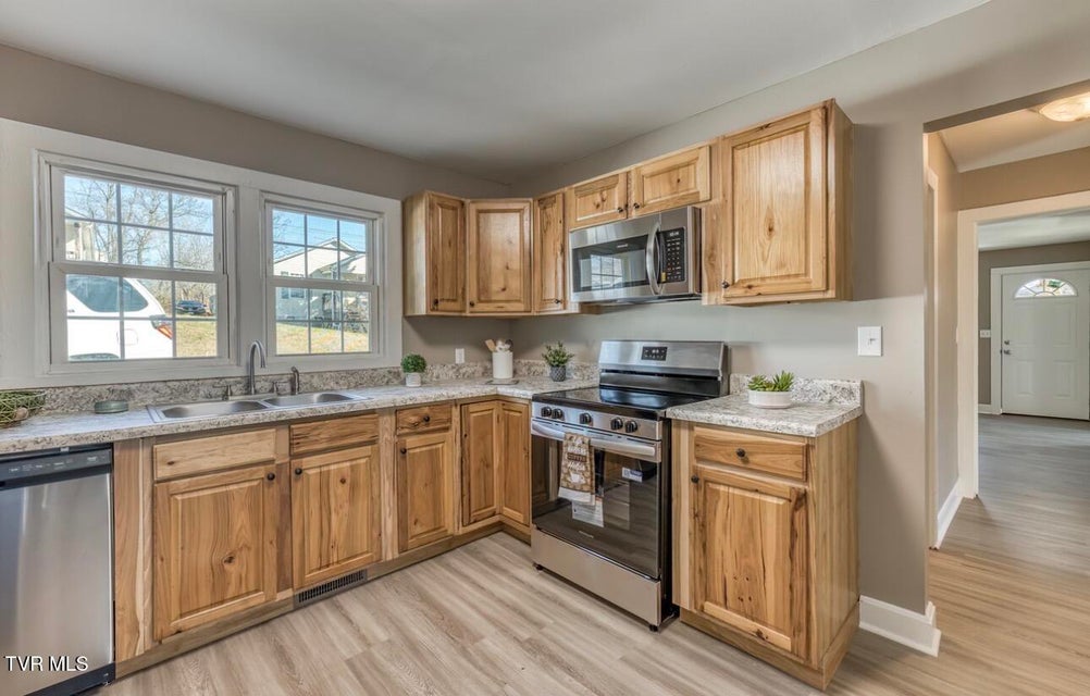 Photo #10: 405 North Street