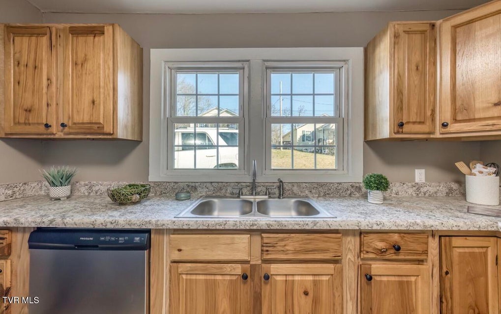 Photo #11: 405 North Street