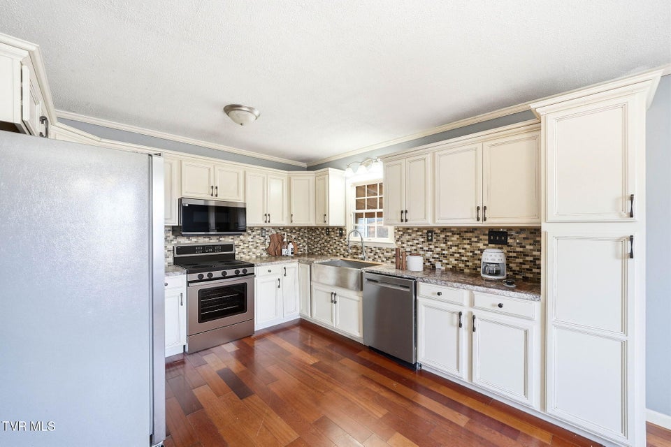 Photo #4: 19486 Astor Road