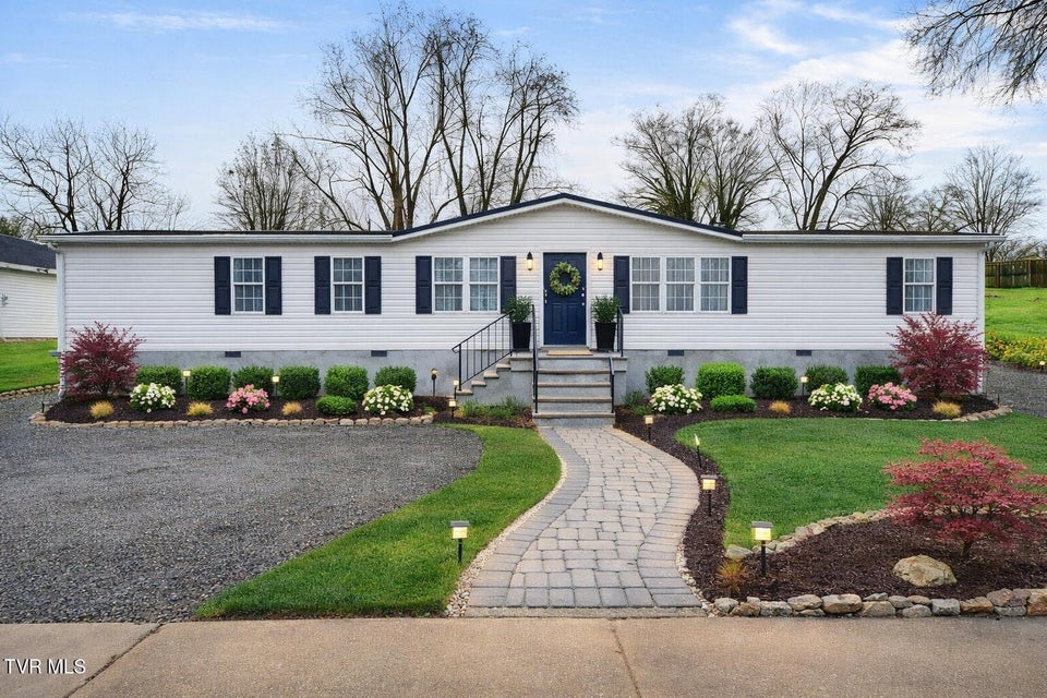 Photo #37: 931 Riverside Avenue