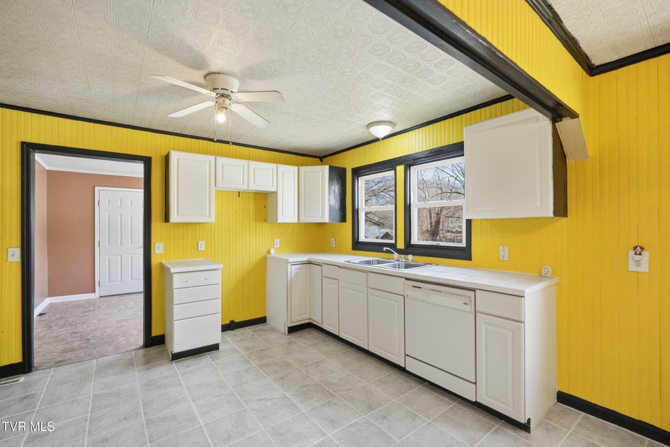 Photo #8: 602 2nd Avenue