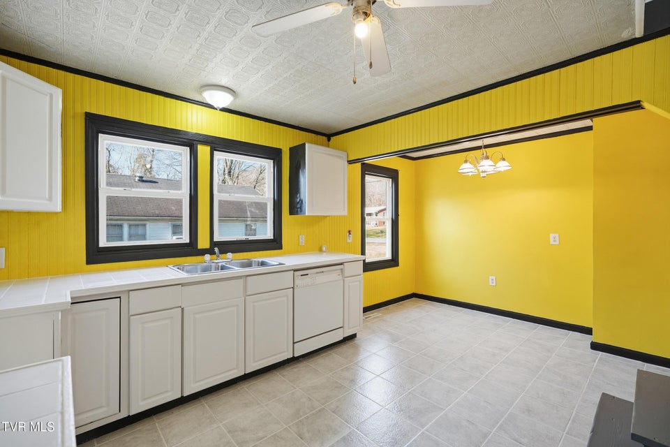 Photo #10: 602 2nd Avenue