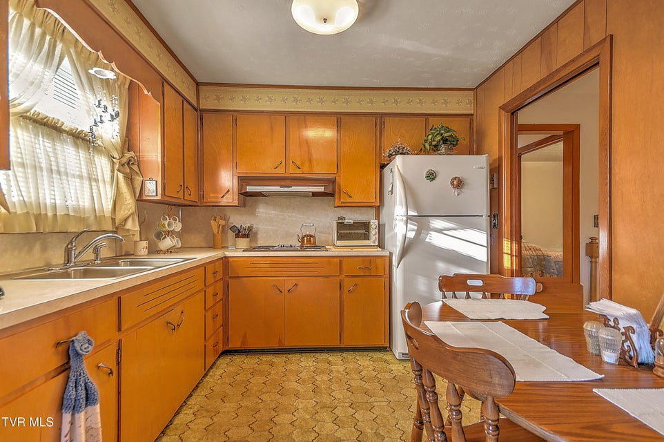 Photo #13: 844 Fain Avenue