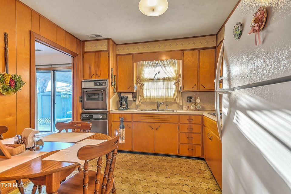 Photo #14: 844 Fain Avenue