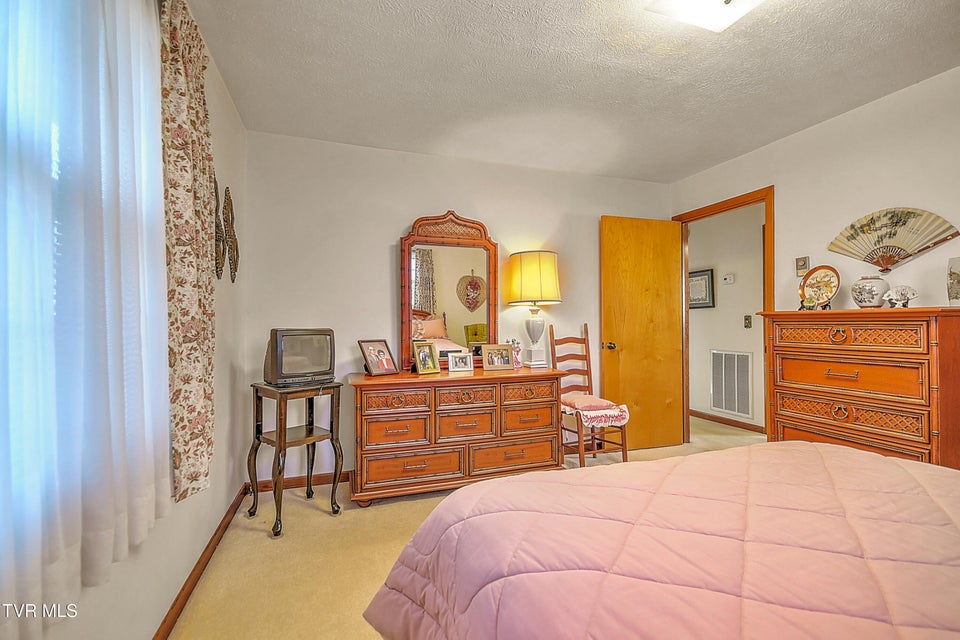 Photo #20: 844 Fain Avenue