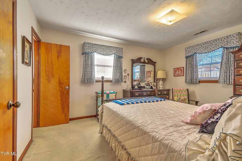 Photo #23: 844 Fain Avenue