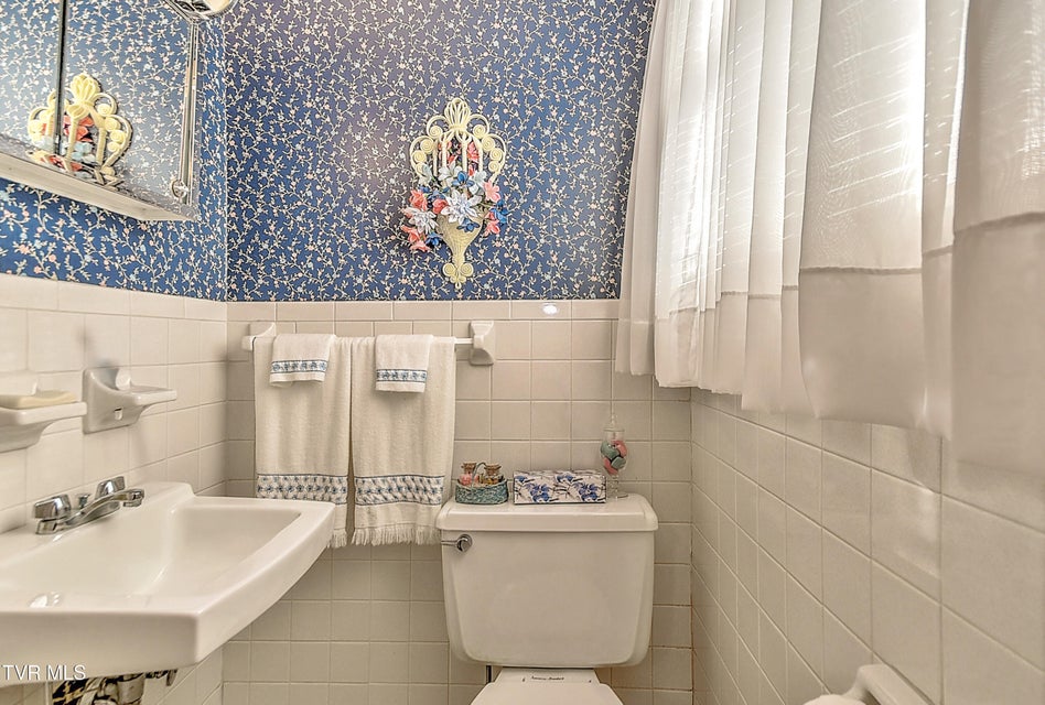 Photo #26: 844 Fain Avenue