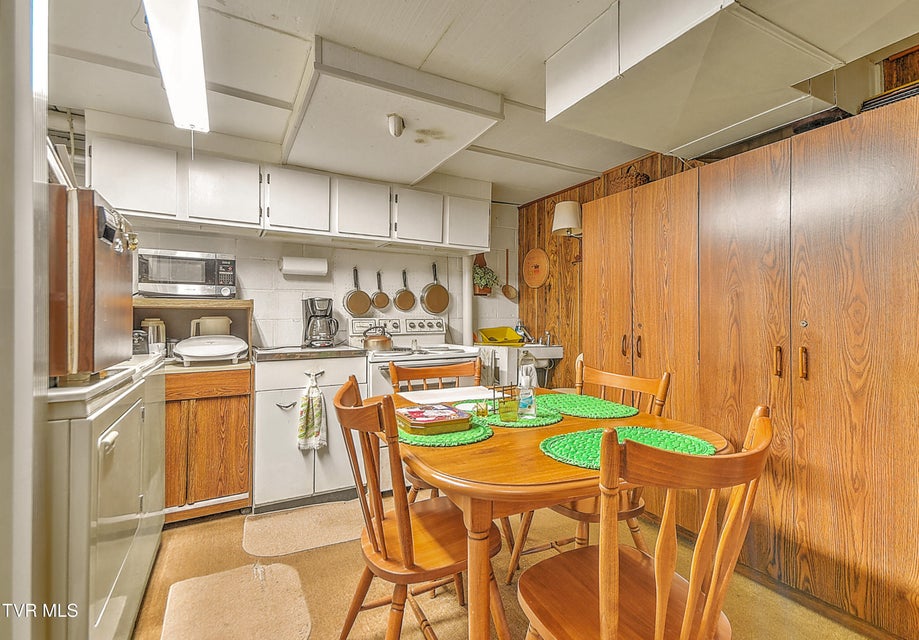 Photo #33: 844 Fain Avenue