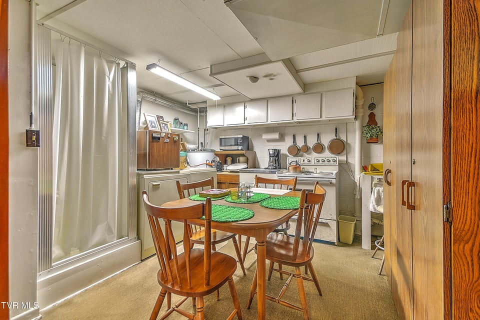 Photo #34: 844 Fain Avenue