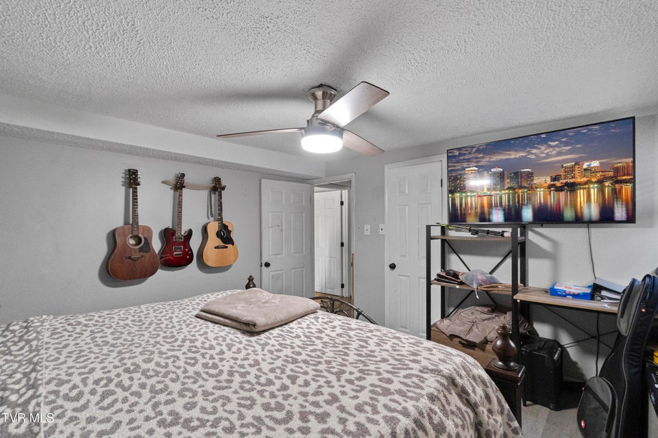 Photo #21: 329 Hillcrest Street