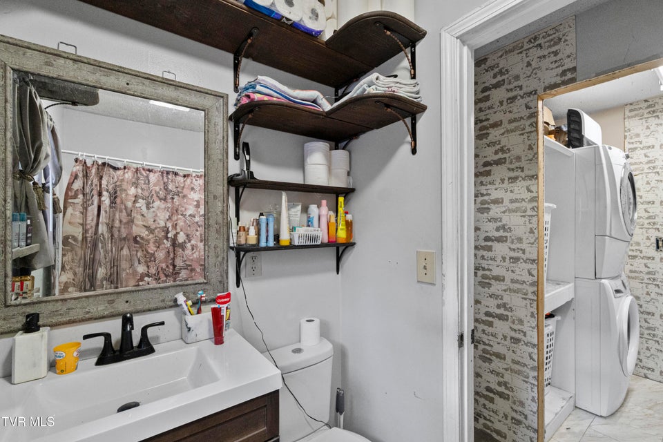 Photo #25: 329 Hillcrest Street