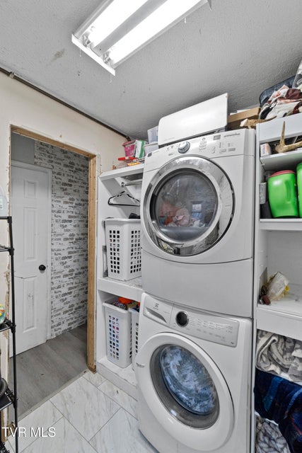 Photo #27: 329 Hillcrest Street