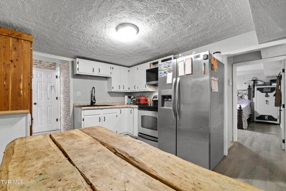 Photo #31: 329 Hillcrest Street