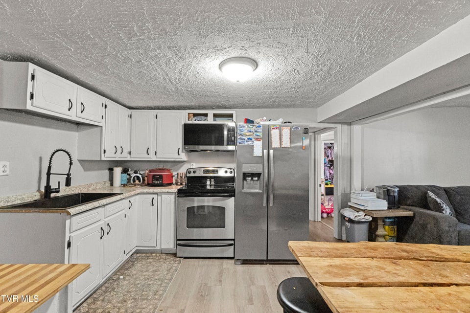 Photo #33: 329 Hillcrest Street