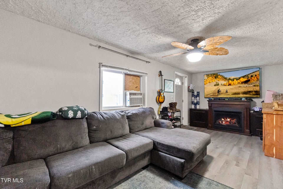 Photo #37: 329 Hillcrest Street