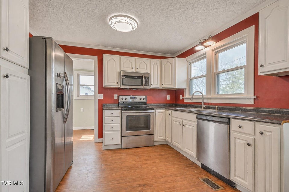 Photo #4: 800 5th Street