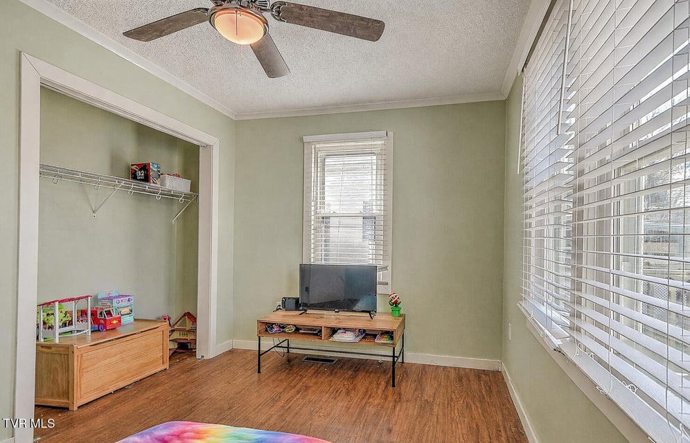 Photo #15: 800 5th Street