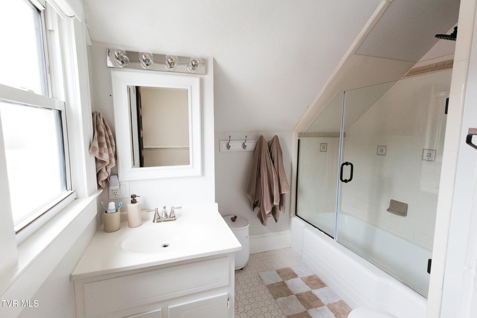 Photo #39: 340 Carter Street