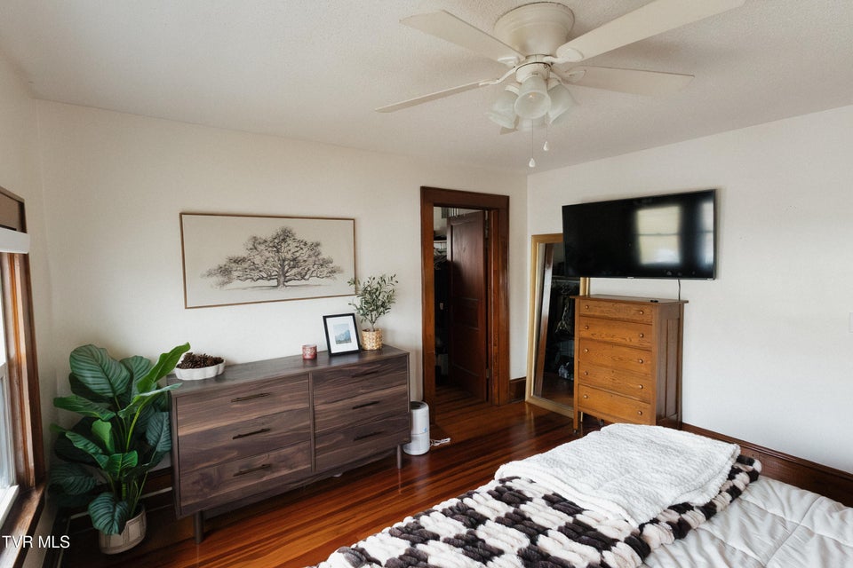 Photo #32: 340 Carter Street