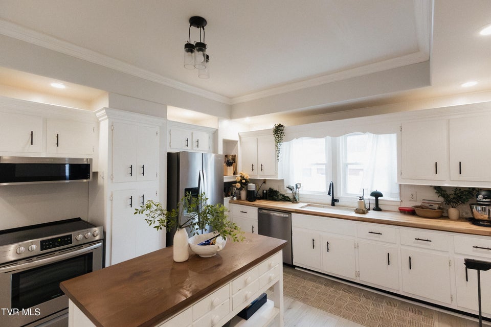 Photo #15: 340 Carter Street