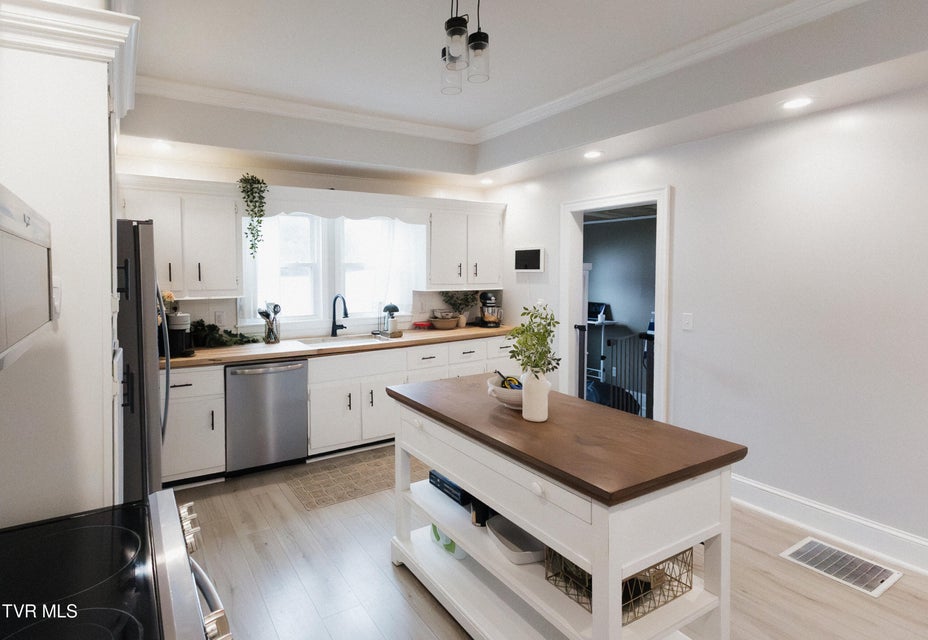 Photo #17: 340 Carter Street