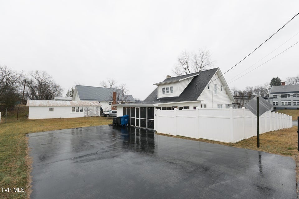 Photo #46: 340 Carter Street