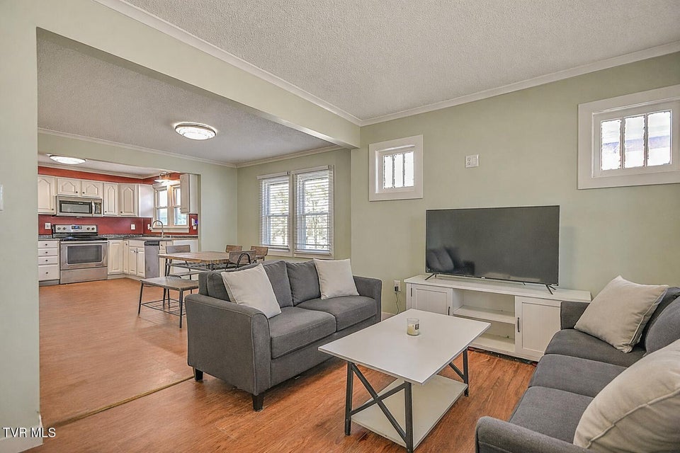 Photo #6: 800 5th Street