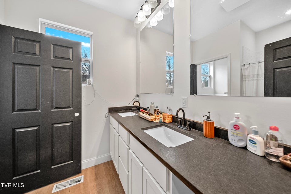 Photo #18: 3218 Old Newport Highway