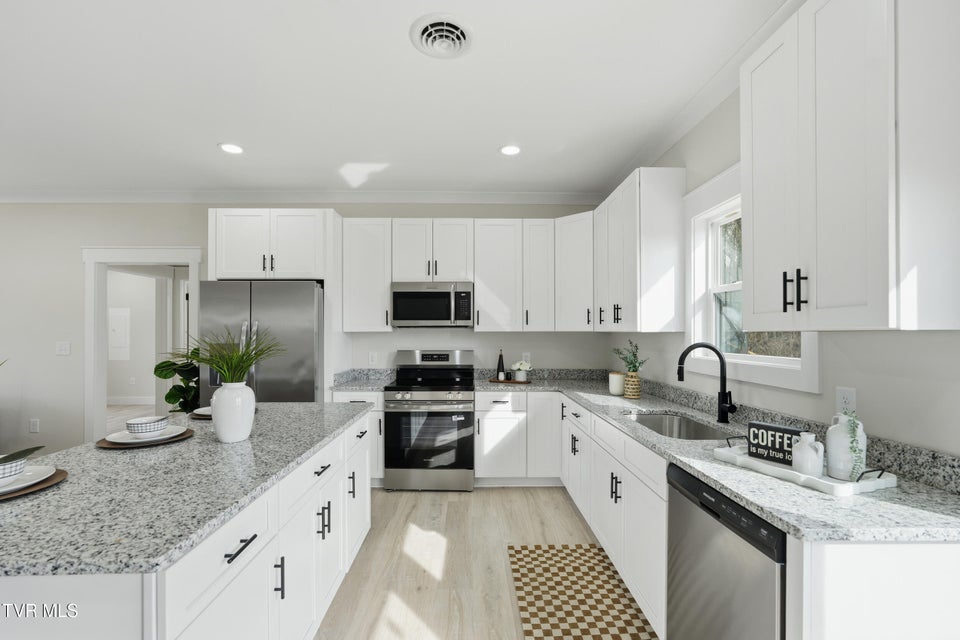 Photo #5: 403 Lynnwood Drive