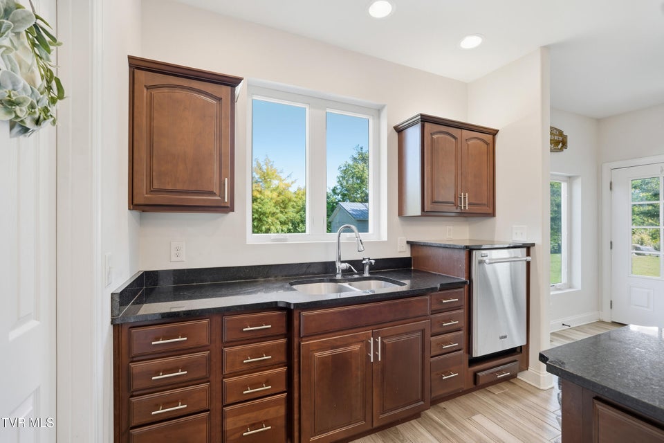 Photo #16: 534 Buckingham Road