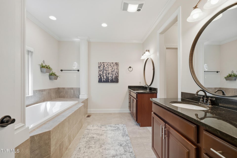 Photo #26: 534 Buckingham Road