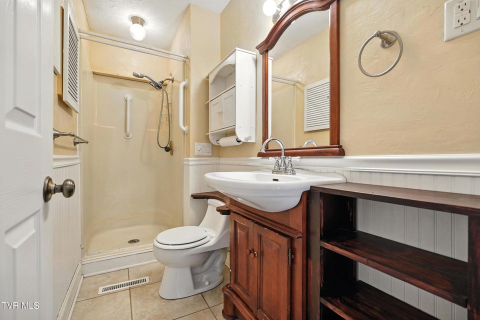 Photo #19: 250 Pace Drive