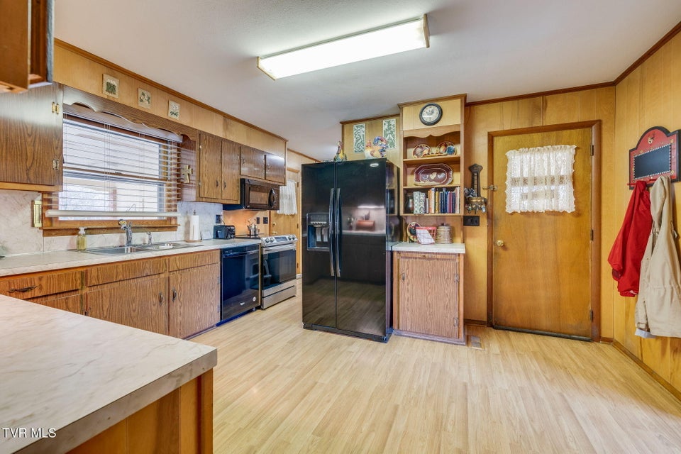 Photo #9: 1602 Fairway Drive Drive