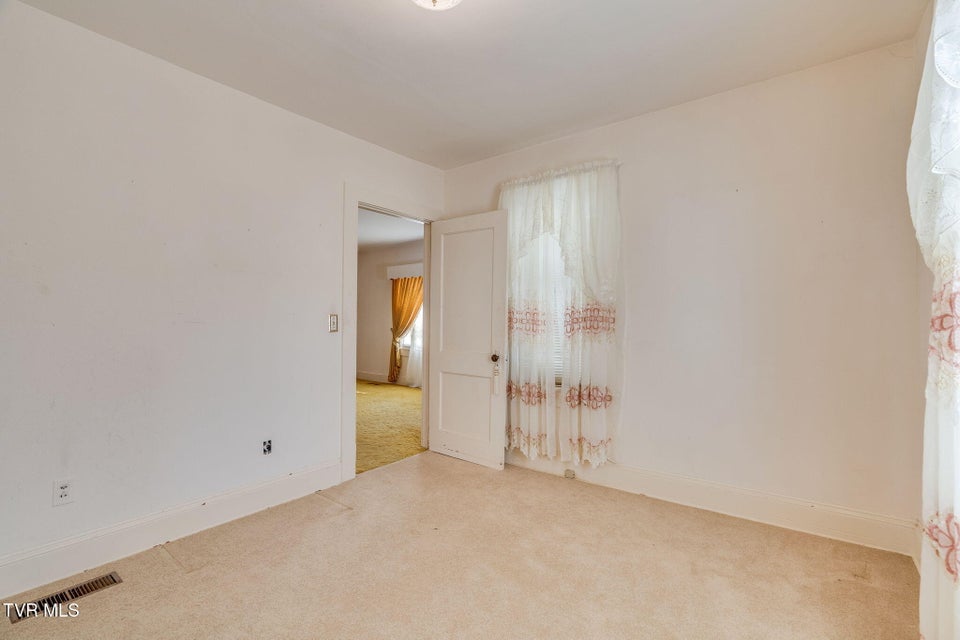 Photo #15: 2358 Siam Road