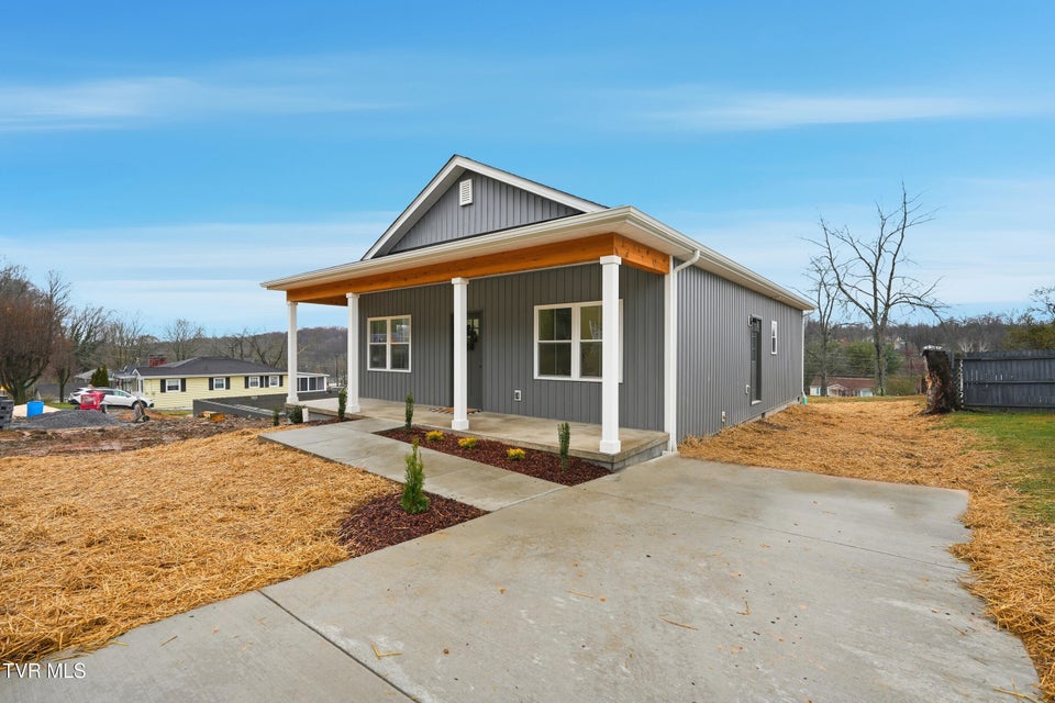 Photo #5: 2645 Anderson Street