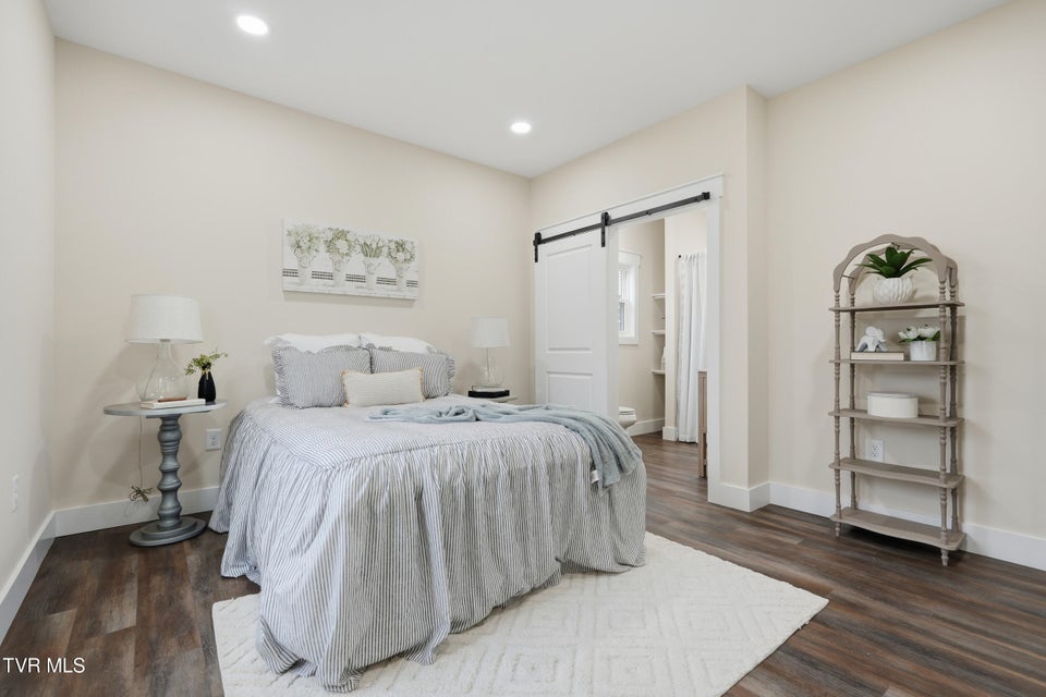 Photo #24: 2645 Anderson Street