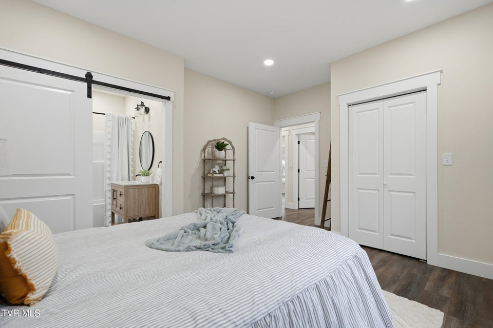 Photo #25: 2645 Anderson Street