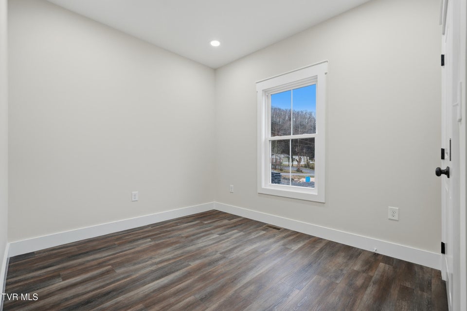 Photo #32: 2645 Anderson Street