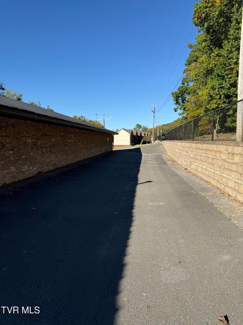 Photo #3: 1801 Lakeview Drive