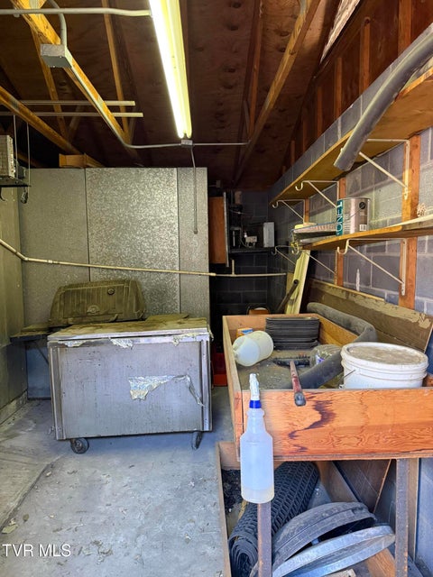 Photo #5: 1801 Lakeview Drive