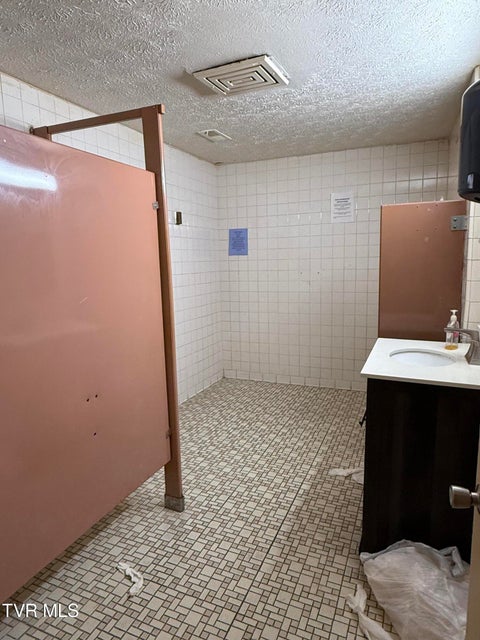 Photo #40: 1801 Lakeview Drive