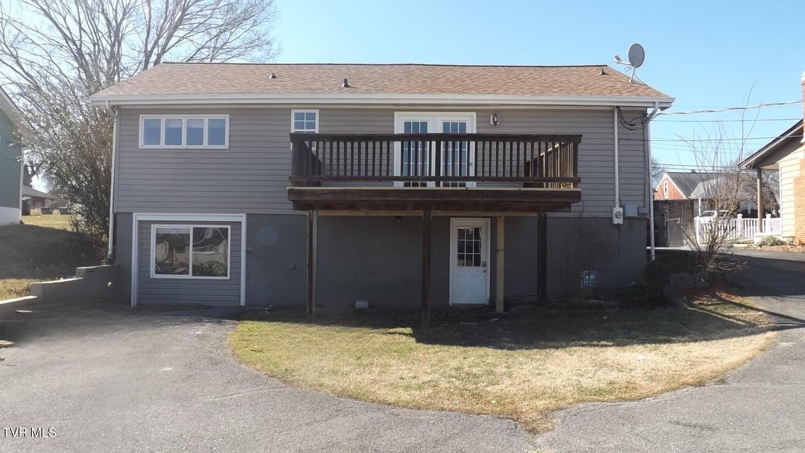 Photo #3: 925 Walnut Avenue