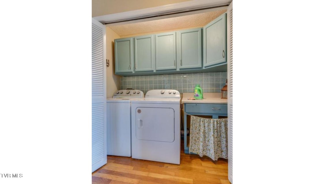 Photo #15: 925 Walnut Avenue