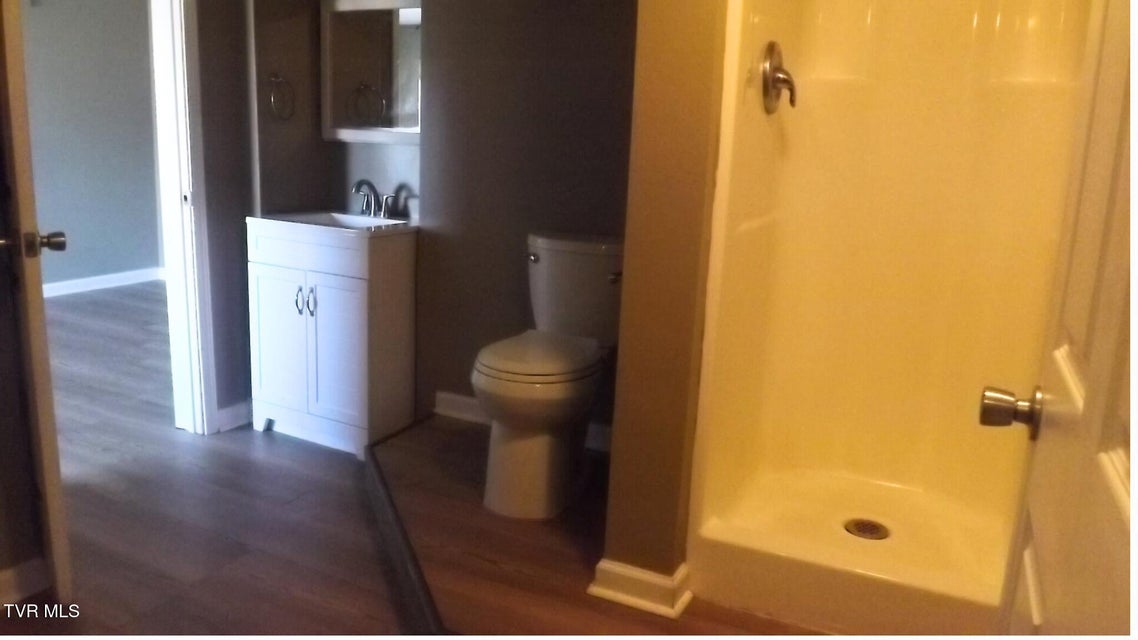 Photo #20: 925 Walnut Avenue