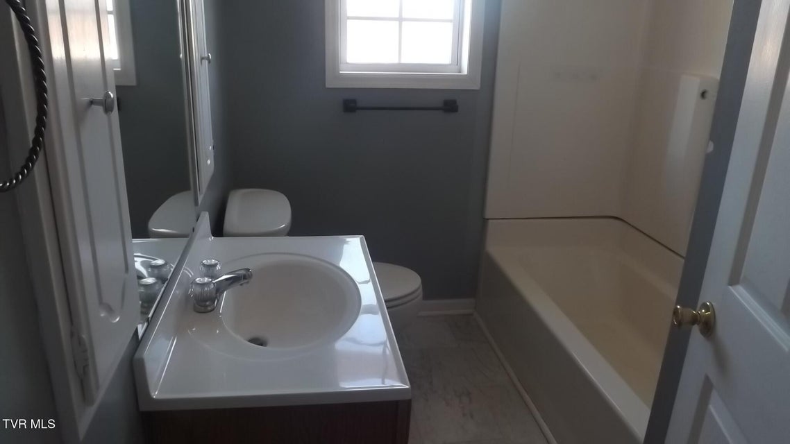 Photo #13: 925 Walnut Avenue