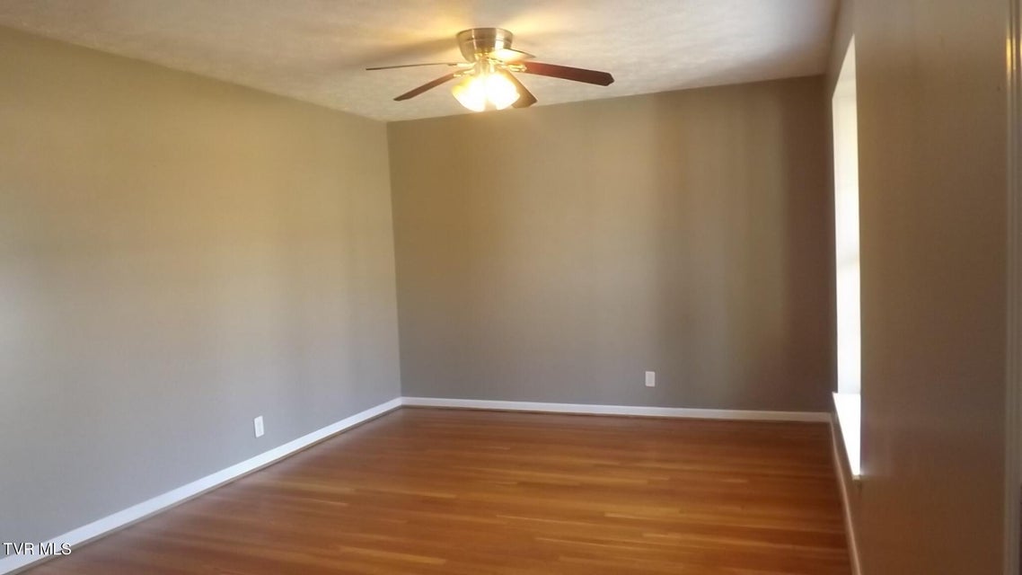 Photo #9: 925 Walnut Avenue