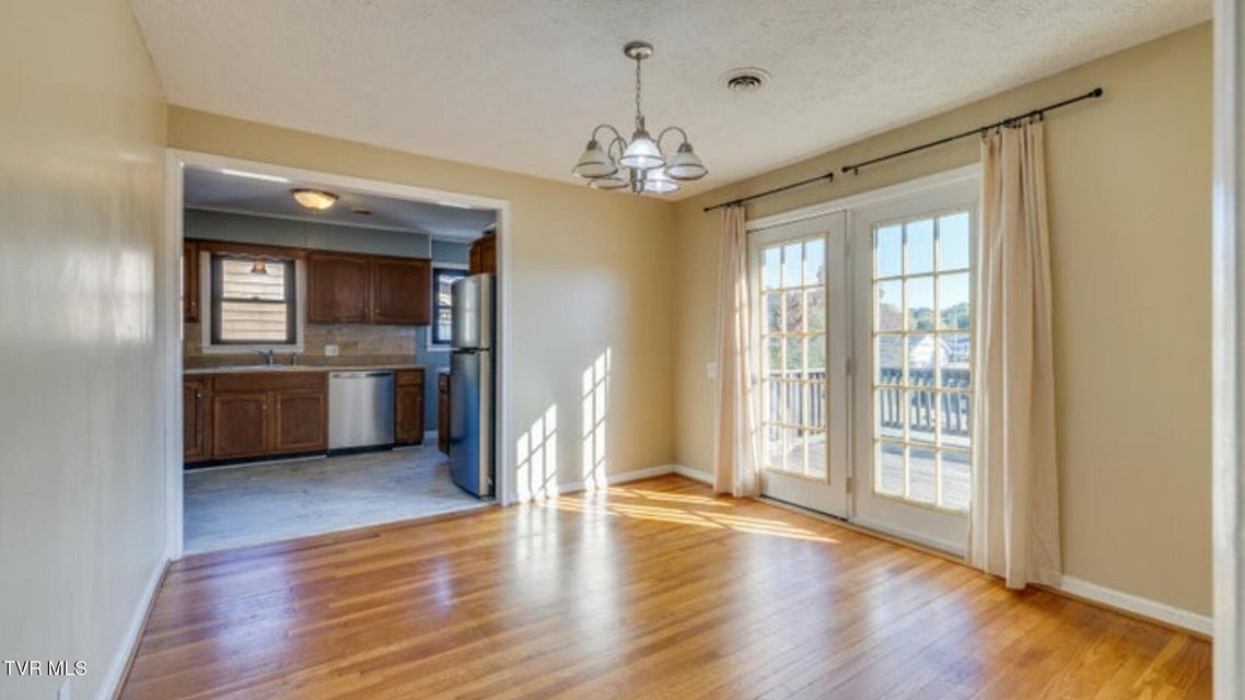 Photo #8: 925 Walnut Avenue